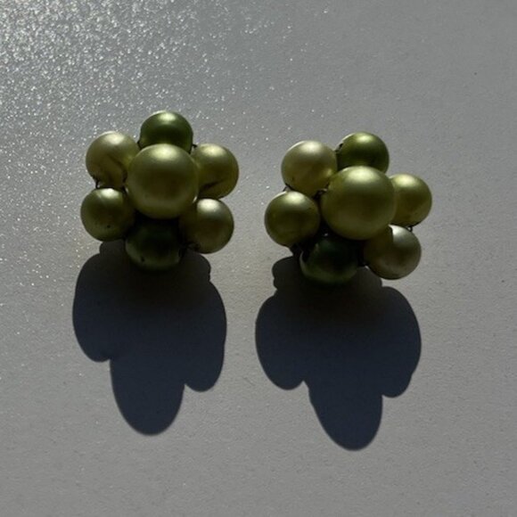 Vintage Clip On Earrings Cluster Green Leaves Round Beaded Hong Kong Soft 1" - Picture 3 of 12